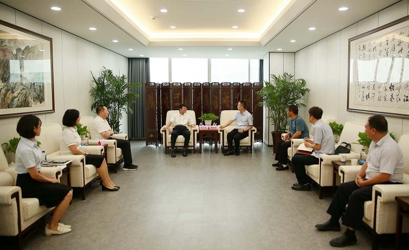 8月23日 公司黨委書(shū)記董事長(zhǎng)姚衛(wèi)東會(huì)見(jiàn)澄城縣趙莊鎮(zhèn)黨委書(shū)記路陳軍一行.jpg