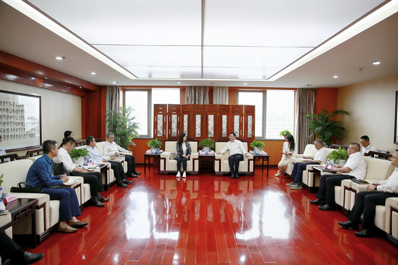 5.29公司黨委副書記、總裁解志炯會見民生銀行資產托管部總經理崔巖一行.png